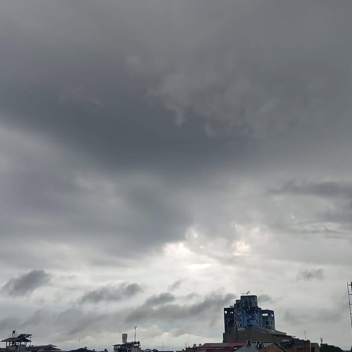 #clima | Lloviznas a lluvias moderadas que continuarán por un par de horas más y por la tarde. Amainará hacia medía mañana. Esta condición es en Maynas y en toda la región.