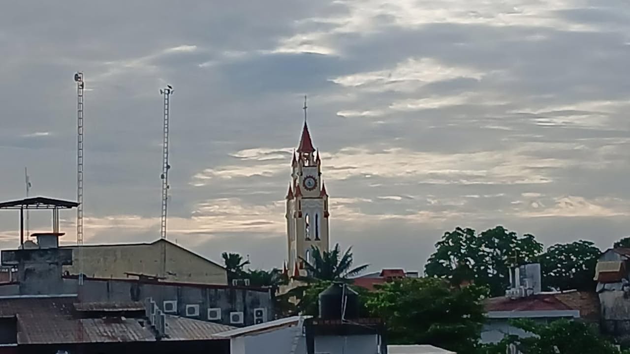 #clima | Mayormente nublado con lluvias no tan fuertes, localizadas en Maynas y toda la región. Tormentas eléctricas en algunas zonas por lo que se pide cuidado extremo.