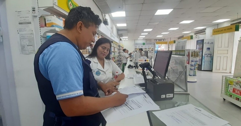 DIREMID intensifica fiscalización de farmacias y boticas en operativo nacional del MINSA