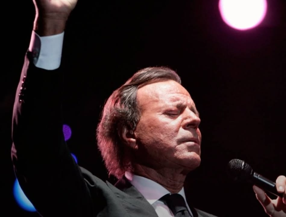 Archivan denuncia contra Julio Iglesias