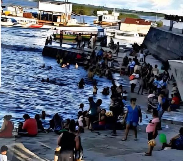 ESTARÍAN COBRANDO 3 SOLES PARA BAÑARSE EN EL NANAY FRENTE A LA MARINA TURÍSTICA