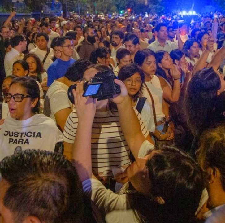 Vigilia para exigir justicia por Lizeth Marzano
