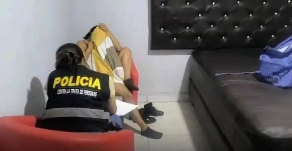 Madre se infiltra en red criminal para rescatar a su hija en Lima