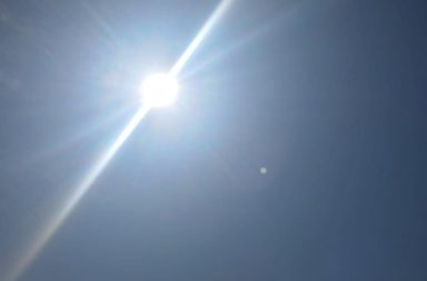 #clima| Espectacular cielo el de hoy, sin embargo, los pronósticos meteorológicos aseguran que el día será parcialmente nublado aunque con mucho calor. Como para salir de paseo a buscar un lugar para refrescarse.