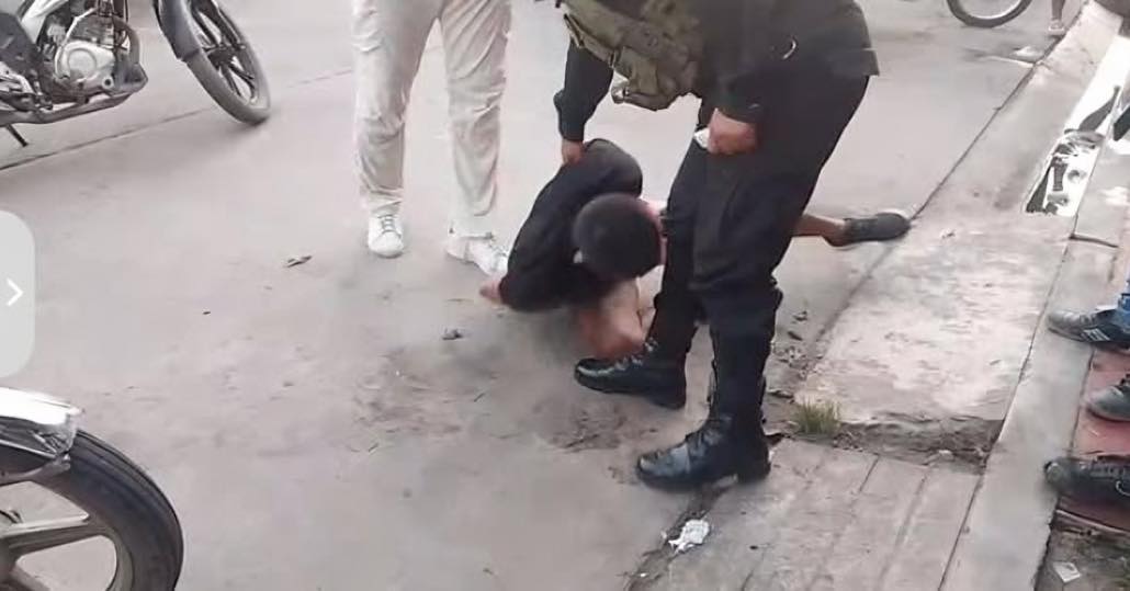 Recuperan motocarro robado y detienen a dos sospechosos en Iquitos.