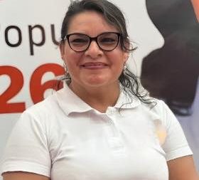 Candidata Nari Pinasco presenta propuestas sobre fiscalización, agua y programas sociales en Loreto.