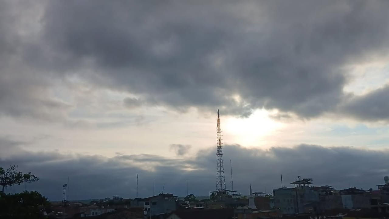#clima | Lloverá y habrá fuertes vientos. Según los pronósticos meteorológicos, mayormente estará nublado hoy, aunque hará episodios de sol.
