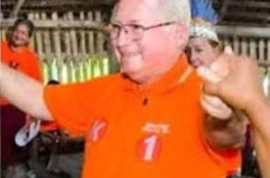 LLENS BRUNNER DEBERÁ DEJAR DE HACER CAMPAÑA POLÍTICA?