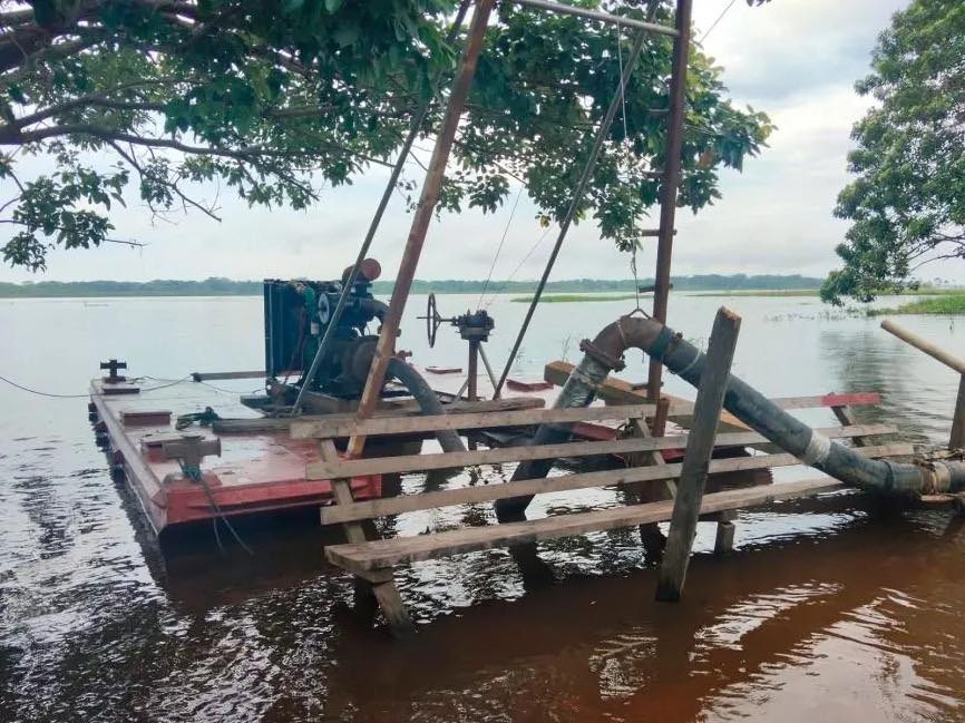 Intervienen maquinaria presuntamente vinculada a minería ilegal en el río Tapiche.