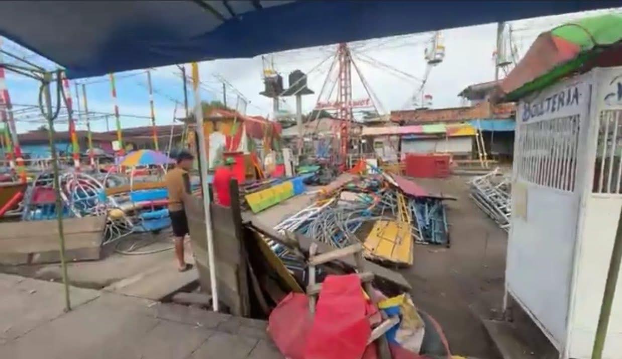 Retiran juegos mecánicos de la Plaza Grau de Punchana