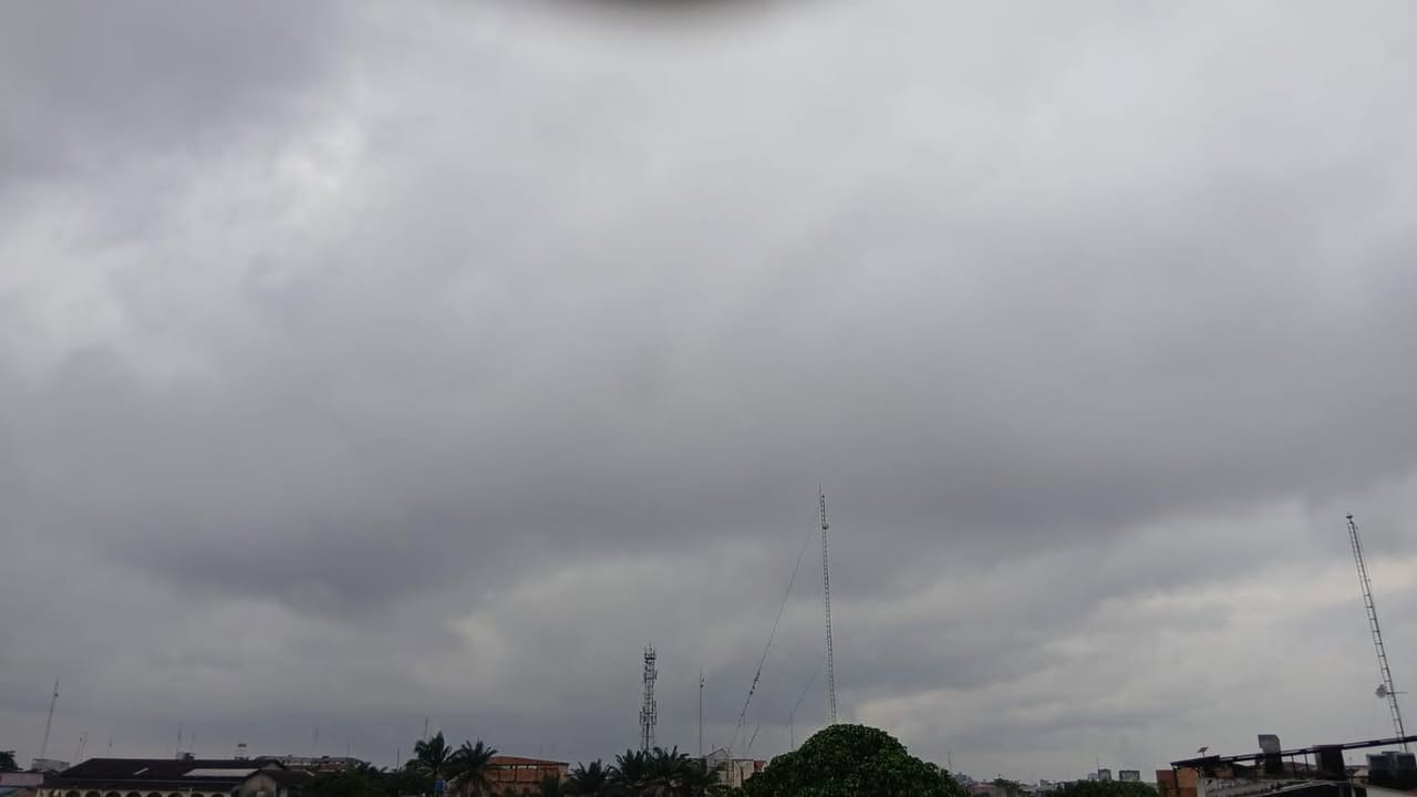 #clima | HOY VA A LLOVER TODO EL DÍA. LOS INDICADORES MARCAN EL 95% DE PRECIPITACIONES TANTO EN MAYNAS COMO EN LA REGIÓN. Tomar precauciones