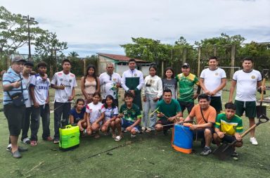 Policía Nacional y comunidad educativa recuperan espacio deportivo en Caballococha.