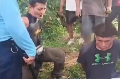 Vecinos retienen a sospechosos de hurto y los entregan a la Policía en San Juan.