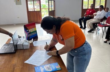 Candidata Nary Pinasco participa en encuentro sobre igualdad en Loreto.