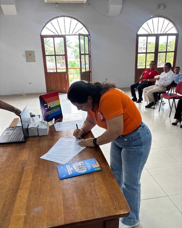 Candidata Nary Pinasco participa en encuentro sobre igualdad en Loreto.