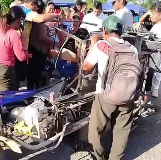 *ACCIDENTE FRONTAL ENTRE MOTOCARRO Y MOTOCICLETA DEJA VARIOS HERIDOS EN LA CARRETERA A SANTA CLARA*