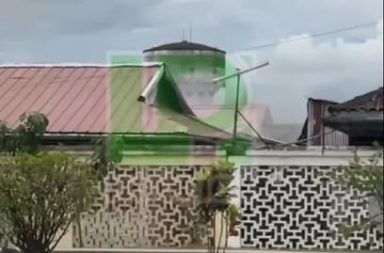 *PERSONAL DEL HOSPITAL REGIONAL DE LORETO SOFOCA INCENDIO EN EL ARCHIVO PROVISIONAL DEL HOSPITAL REGIONAL*