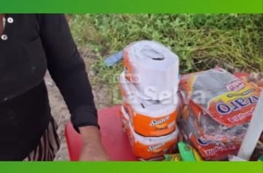 Comerciantes del mercado de la Vía Olímpica venden en la vía pública ante baja afluencia.