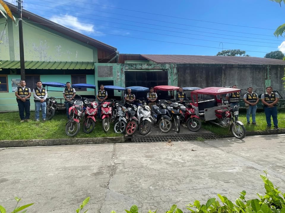 Policía recupera 17 vehículos durante operativos en Mazán e Indiana.