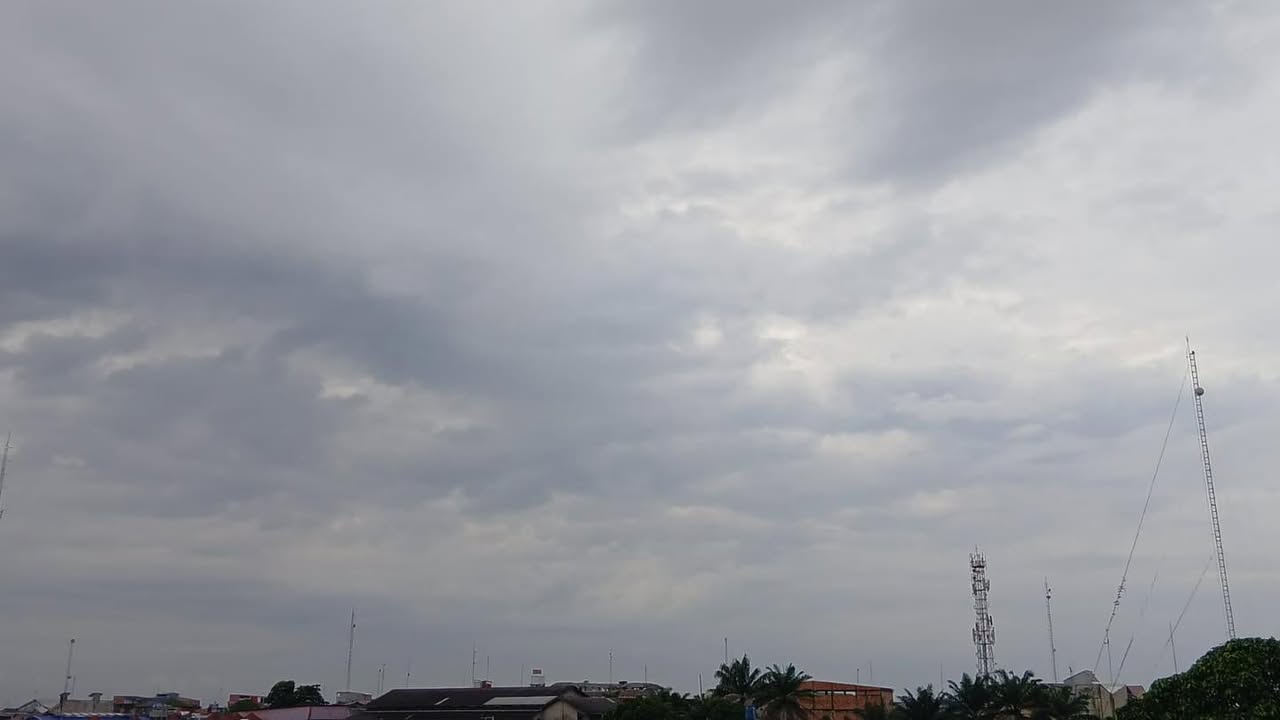 #clima | Continúan las lluvias hoy. Los pronósticos meteorológicos señalan que el 95% del día habrá precipitaciones y que la temperatura baja un poco.