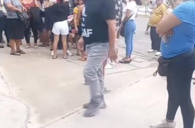 POSTULANTES LLEGAN TARDE A EXAMEN DE ADMISIÓN AL IST. PEDRO A. DEL ÁGUILA HIDALGO