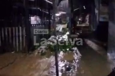Vecinos del A.H. Las Mercedes sufrieron inundación en San Juan Bautista.