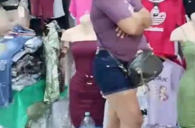 Mujer es detenida tras presunto hurto en tienda de Iquitos.