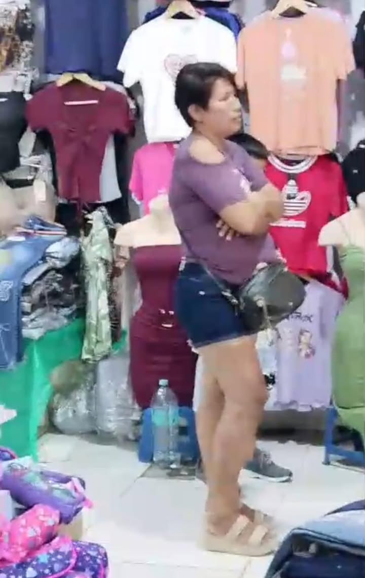 Mujer es detenida tras presunto hurto en tienda de Iquitos.