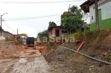 Vecinos protestan por obra paralizada en San Juan Bautista.