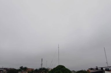 #clima | Densa neblina en toda a ciudad y no es que después vaya a haber sol, todo lo contrario. Según los pronósticos meteorológicos , será un día mayormente nublado y con un 85% de posibilidades de lluvias en toda la región.