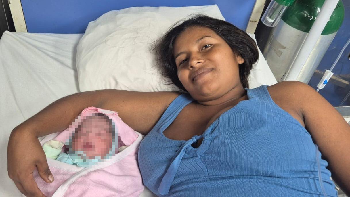 Nacimiento seguro en la Amazonía: PIAS asiste parto en el río Morona.