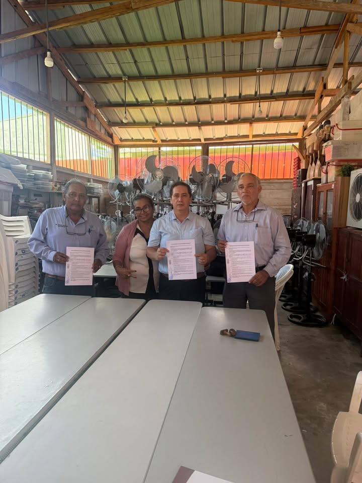 CONSORCIO EDUCATIVO CLAVERITO DONA 60 VENTILADORES A LA IE CLAVERITO