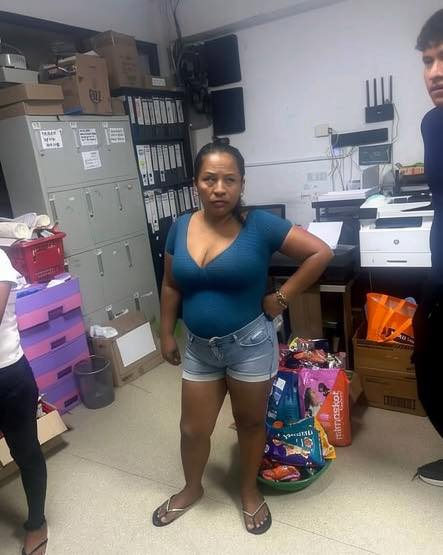 Intervienen a tres mujeres tras presunto hurto en comercio del centro de Iquitos.