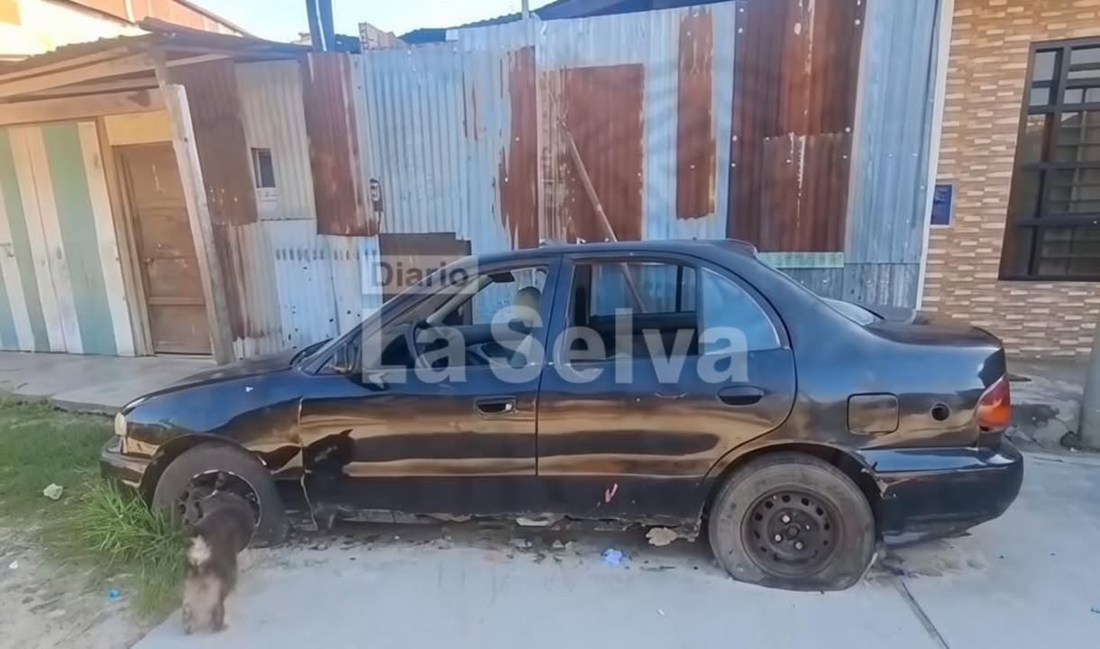 Vecinos de Moronacocha alertan uso indebido de vehículo abandonado.
