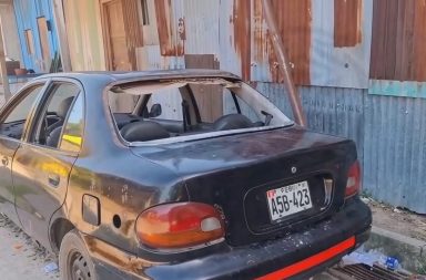 Vehículo en abandono genera preocupación en Moronacocha