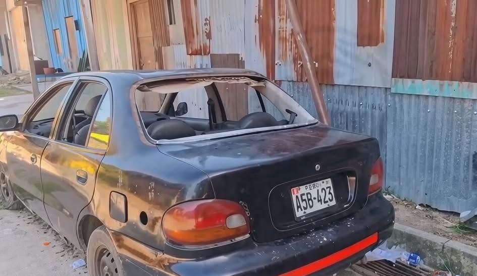 Vehículo en abandono genera preocupación en Moronacocha