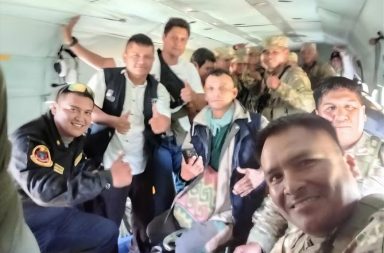 Personal electoral y militar retorna a Iquitos tras misión en comunidad Esperanza.