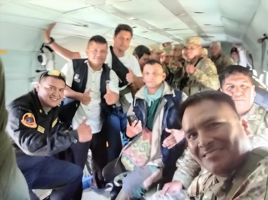 Personal electoral y militar retorna a Iquitos tras misión en comunidad Esperanza.