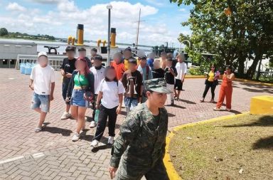 Jóvenes en conflicto con la ley participan en jornada formativa en estación naval.