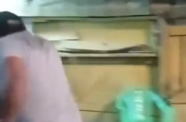 ¡Captado en video! Violento ataque con machete desata pánico en mercado de Iquitos por cobro “gota a gota”
