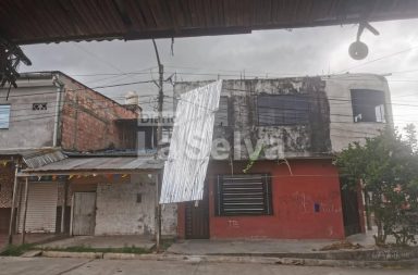 Fuertes vientos causan daños en vivienda y generan riesgo eléctrico en Punchana.