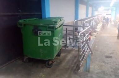 Vendedores de vísceras de mondongo, en el interior de la casona del...