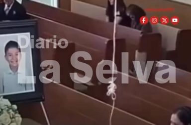 Globos regresan en pleno funeral y causan asombro