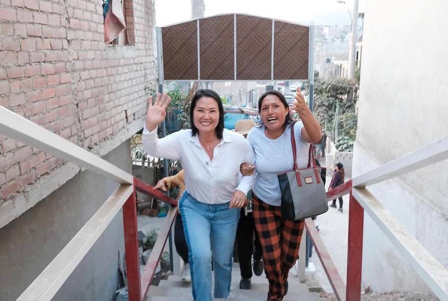 Keiko Fujimori realiza recorrido y diálogo con vecinos en Manchay