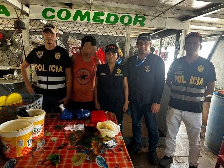 Fiscalía investiga hallazgo de presunta droga en embarcación fluvial.
