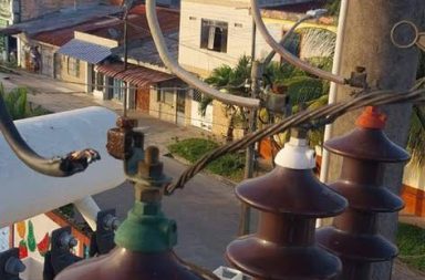 Electro Oriente reemplaza transformador tras incidente en Iquitos.