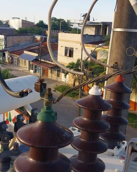 Electro Oriente reemplaza transformador tras incidente en Iquitos.