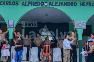 Presidente Balcázar rinde homenaje póstumo a suboficial PNP caído en operativo en Loreto.