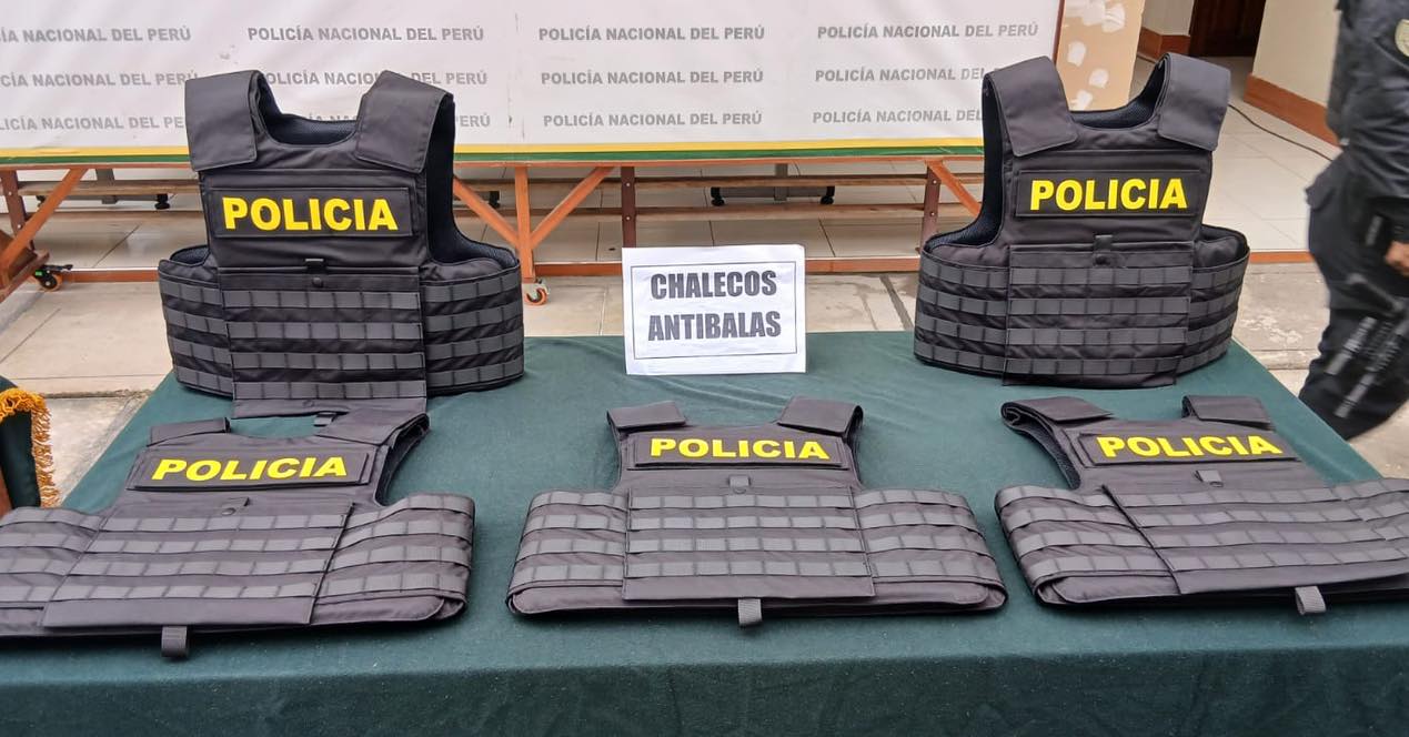 Ministerio del Interior entrega armas, chalecos y motocicletas a la PNP