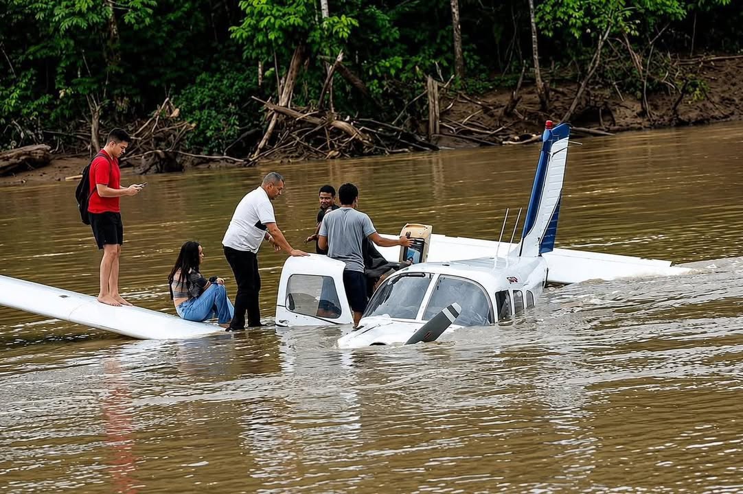 #Brasil  Siete ocupantes salvaron de morir tras caída de avioneta en Brasil
